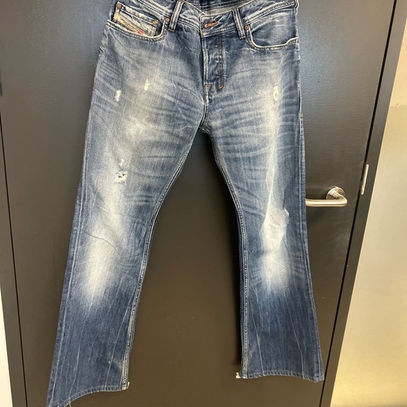 Diesel .”Zathan” size 30/34 EUC intentional
Tiny paint dots on leg- wide leg - Picture 6 of 16
